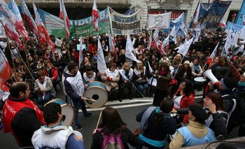 Los gremios docentes rechazaron la nueva oferta del Gobierno y convocaron a un paro