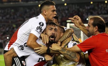 Copa Libertadores: River derrotó a Emelec, por 2-1, y quedó a un paso de los octavos