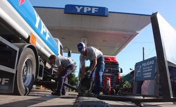 El Gobierno pretende que se congelen los precios de los combustibles por dos meses