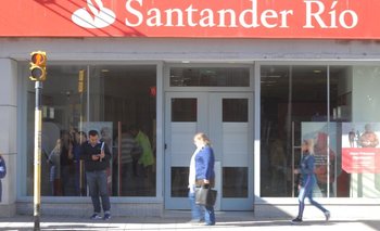 CÃ³mo fue la estafa millonaria con cheques en el banco Santander RÃ­o