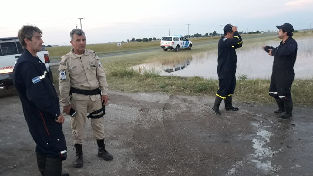 

<pre><pre>by the floods, they evacuated people in fields near Dorrego

