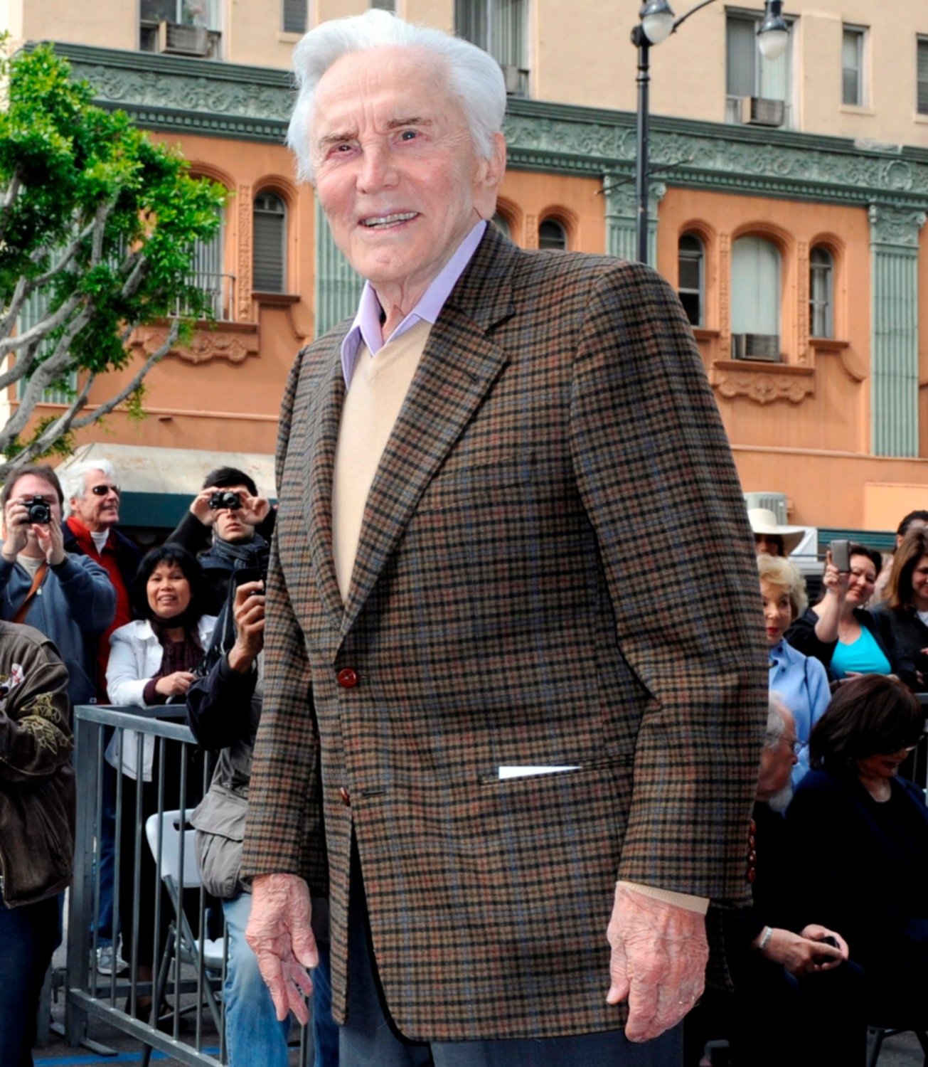 A los 103 años murió Kirk Douglas, un gigante de Hollywood