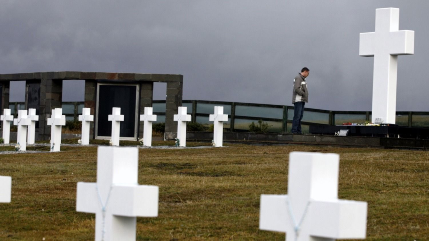 Video Asi Enterraron En El Cementerio De Darwin A Los Caidos En Malvinas