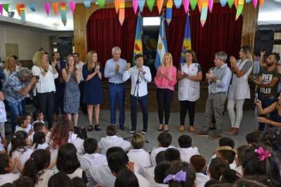Kicillof inauguró ciclo lectivo y dijo que para su gobierno "lo primero es la educación"