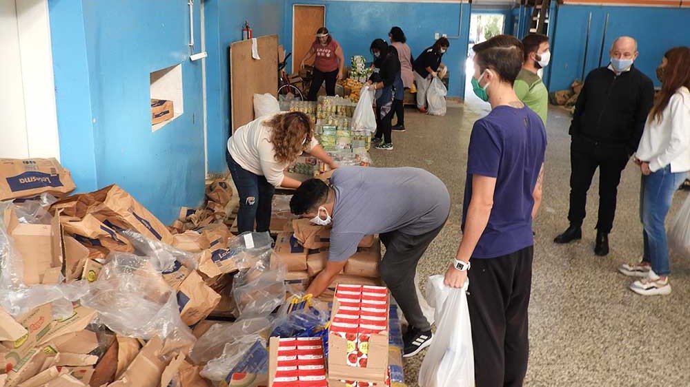 Entrega De Mercadería Para Las Familias De Alumnos Rosaleños 3403