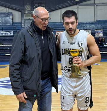 Liniers celebrate their victory over Olympus