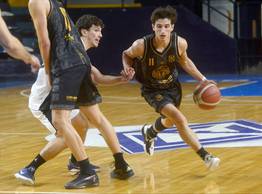 Alejo agulló celebrating a basket
