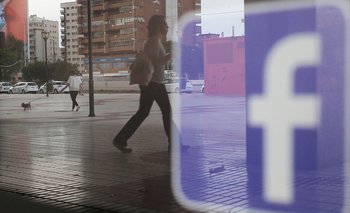 Las publicaciones de 14 millones de usuarios de Facebook se volvieron públicas por error