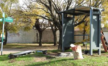 Comenzaron a colocar refugios en paradas de colectivos
