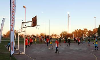 Clubes de barrio recibieron equipos deportivos