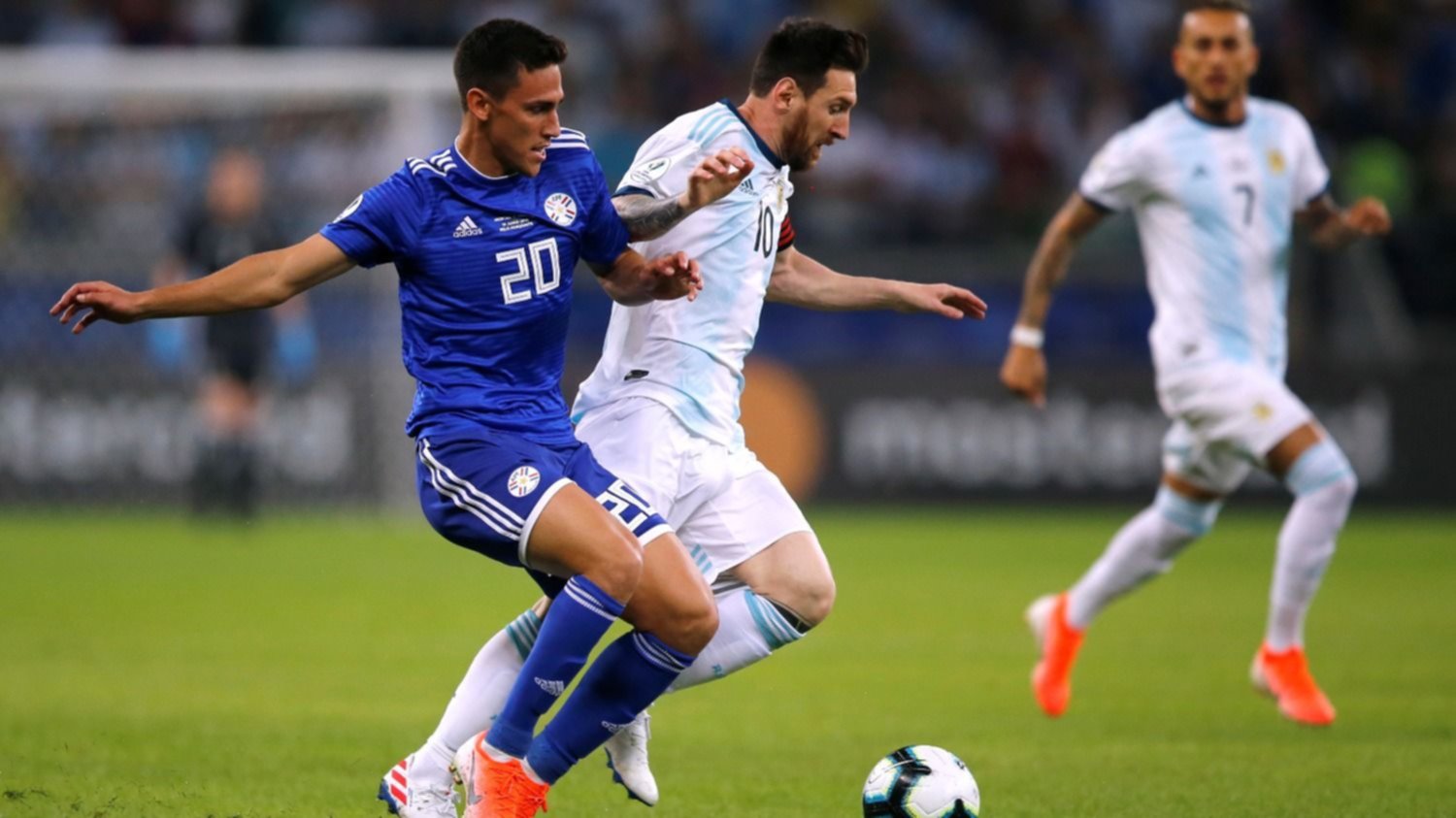 Argentina empató 1-1 con Paraguay y deberá ganar el domingo para clasificar