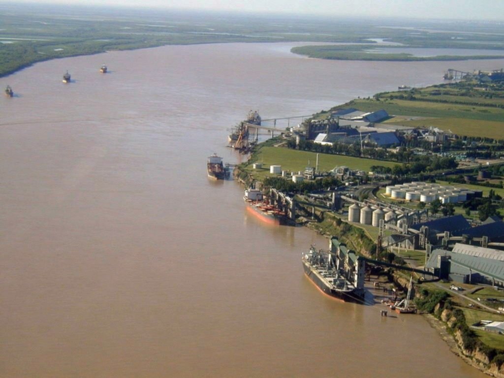 Profesionales recomiendan mayor complementariedad de la Hidrovía con el puerto de Bahía Blanca