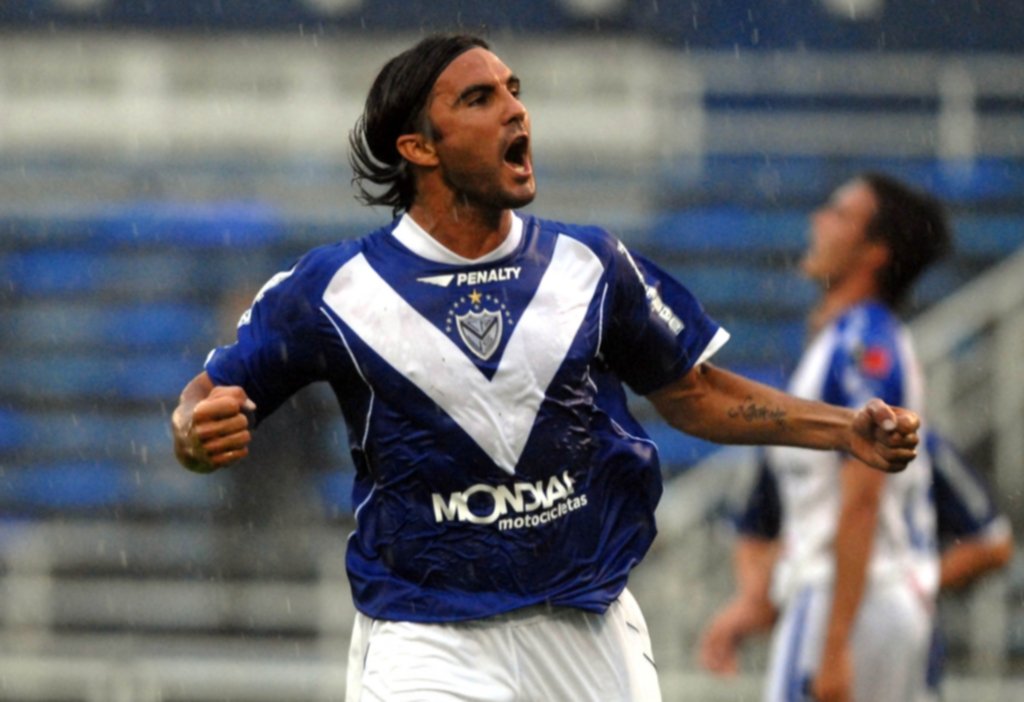 Cubero renovó su contrato con Vélez hasta diciembre de 2015