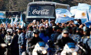 La selección recibió un masivo reconocimiento al volver al país