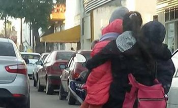 Una foto viral muestra la imprudencia de un motociclista en las calles bahienses