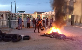 Trabajadores tomaron la refinería de Loma Paraguaya en reclamo por despidos
