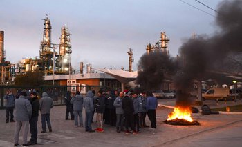 Nación y Provincia intervendrán para intentar frenar los despidos en la refinerÃa