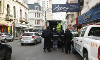 Una periodista bahiense abrió la puerta de un local que debÃa estar cerrada y cayó a un sótano