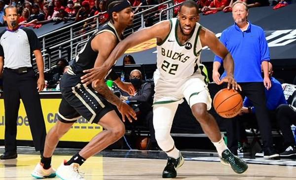 Milwaukee, sin Antetokounmpo, ganó la conferencia Este y jugará la final ante Phoenix - Vimarsana News