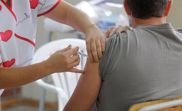 Vacunación contra el COVID-19: anuncian que el 50 % de la población argentina recibió al menos una dosis - Vimarsana News