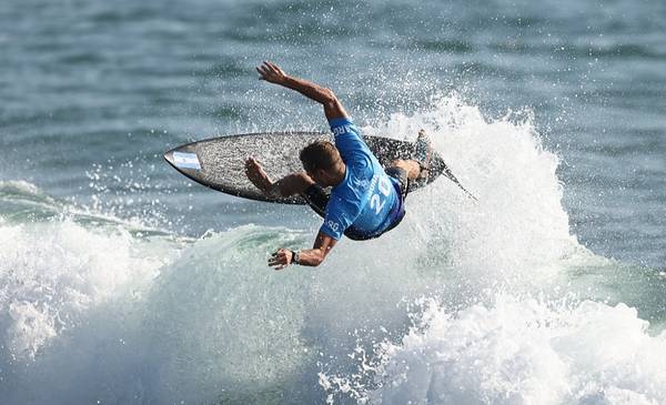 El surfista Leandro Usuna hizo historia representando a la Argentina - Vimarsana News