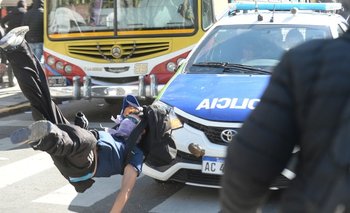 6 detenidos y varios heridos por los incidentes en la gobernación bonaerense