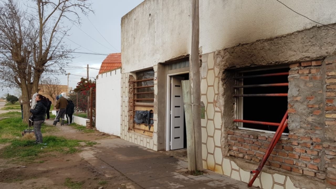 Dos Mellizos Murieron En Un Incendio En El Barrio Espora