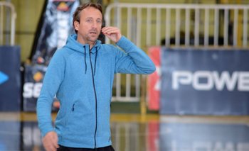 Se adelantaron los tiempos y Sepo Ginóbili tuvo que hacer cambios en Bahía Basket