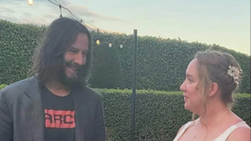 El gran gesto de Keanu Reeves con una pareja de recién casados - La Nueva