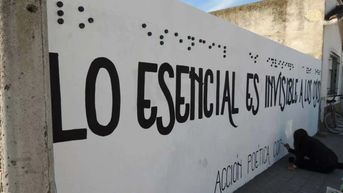 Acción Poética pintó un mural con una frase en braille - La Nueva