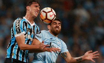Gremio goleó en Brasil 4 a 0 y será el rival de River en semfinales