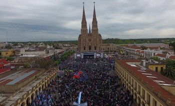 Moyano encabezó una marcha a Luján y la Iglesia resaltó que se necesita "interacción entre Estado y pueblo"