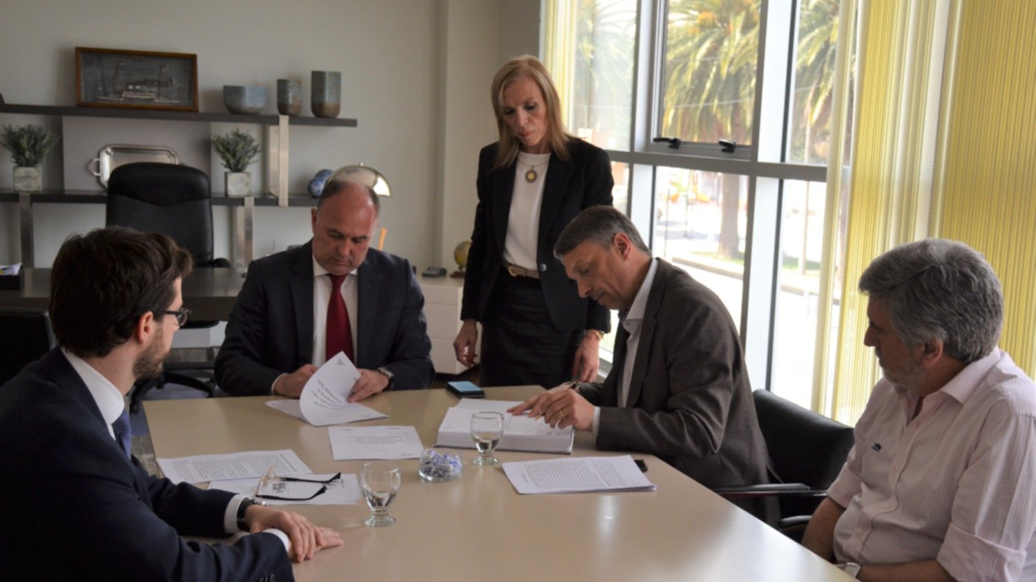 Bahía Blanca firma convenio para el dragado de mantenimiento