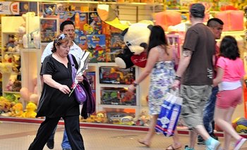 Tras 21 meses con bajas, las ventas minoristas crecieron 1,6%