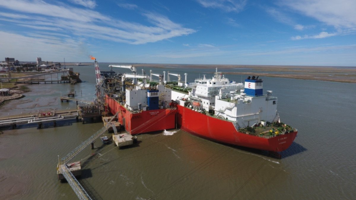 YPF vendió a Petrobras gas licuado por primera vez en su historia