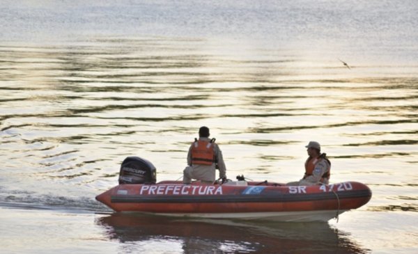 Sigue la búsqueda de un mochilero que cayó en aguas del río Negro