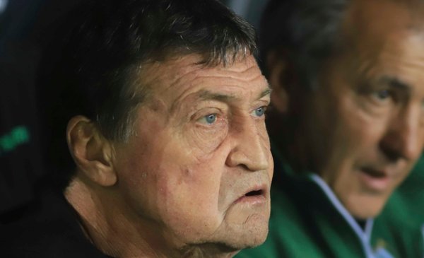 Julio César Falcioni decidió continuar como técnico de Banfield - La Nueva