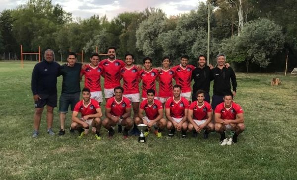 La Unión de Rugby del Sur se trajo una copa del Seven de la Patagonia - La Nueva