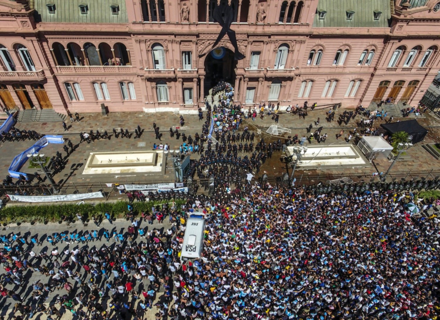 En imágenes: la despedida a Diego Maradona en Casa Rosada