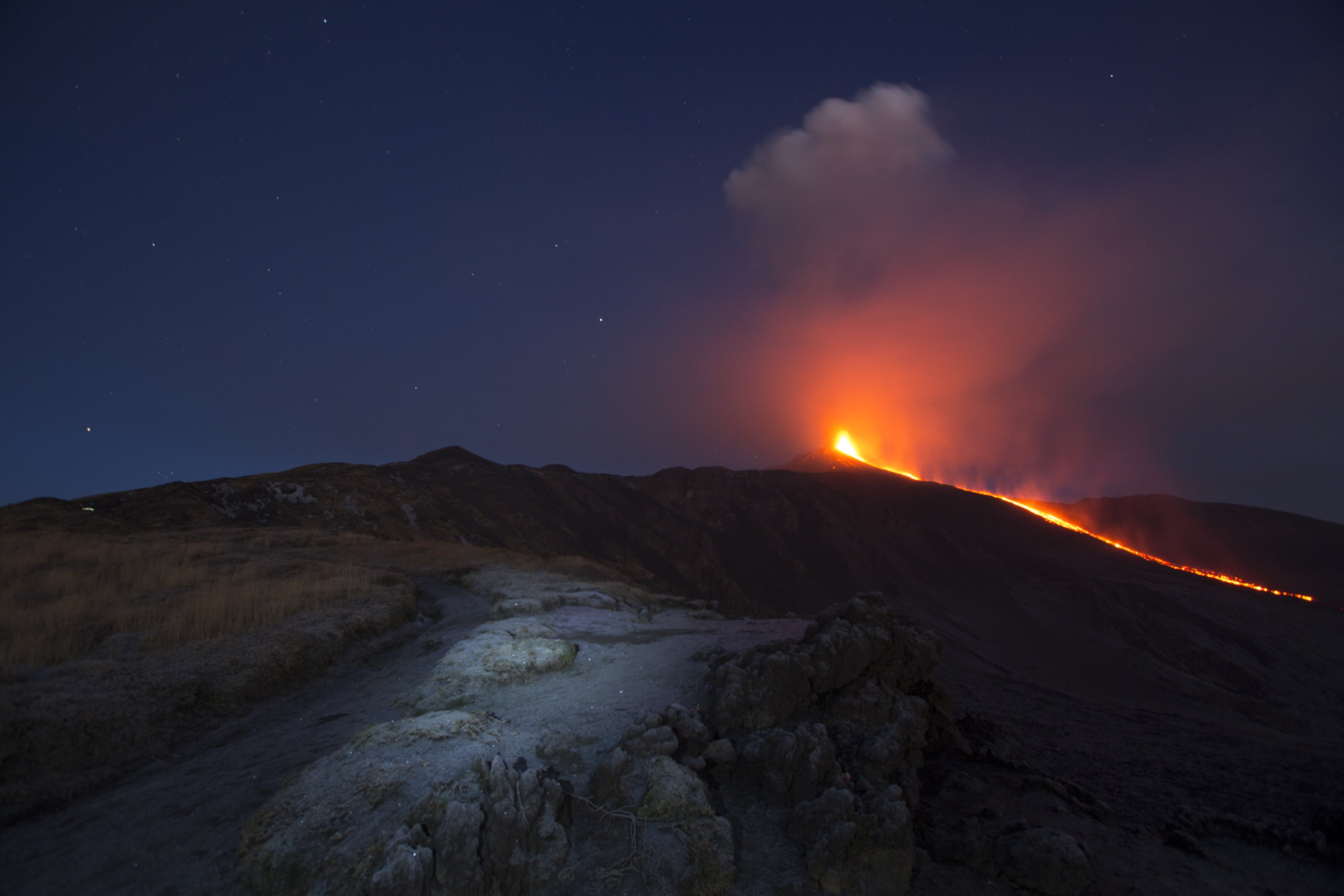 Fotos de la erupci n del volc n Etna en Italia