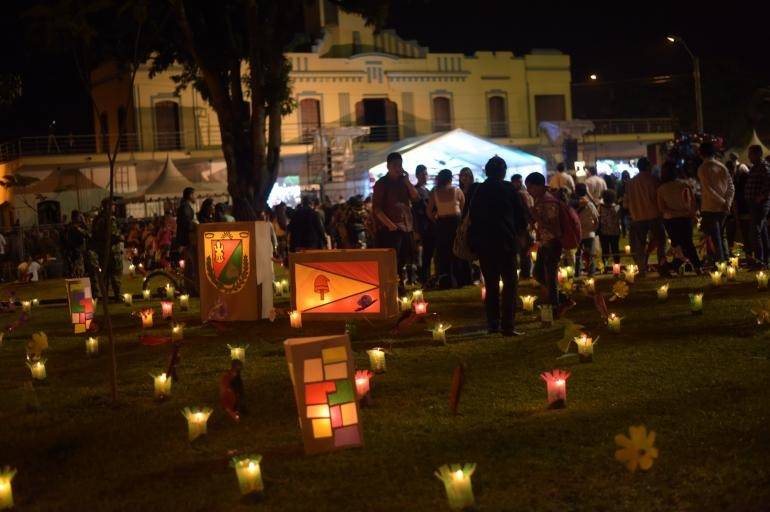 El Día de las Velitas, una tradición colombiana que se celebró en Bahía El Día de las Velitas, una tradición colombiana que se celebró en Bahía