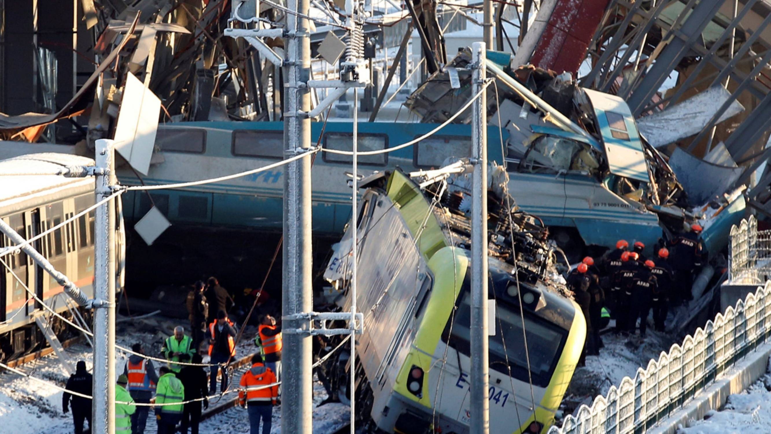 Choque de trenes en Turquía hay al menos 9 muertos y 47 heridos